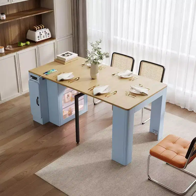 Uitschuifbare eettafel met verwijderbare middenbladen en stopcontact, geschikt voor maximaal 6 personen