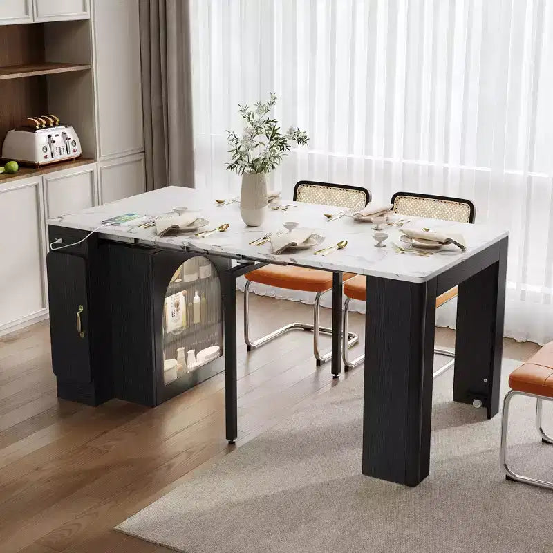 Uitschuifbare eettafel met verwijderbare middenbladen en stopcontact, geschikt voor maximaal 6 personen