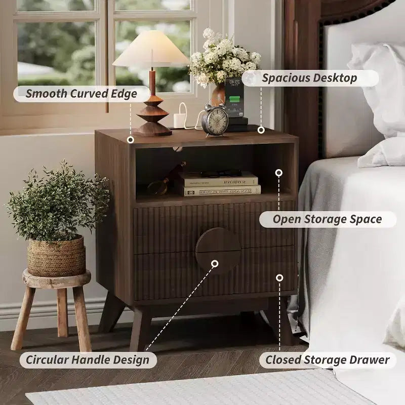 Moderne Geribbelde Nachtkast met Oplaadstation, Houten Bedtafel met Laden & Opbergplank
