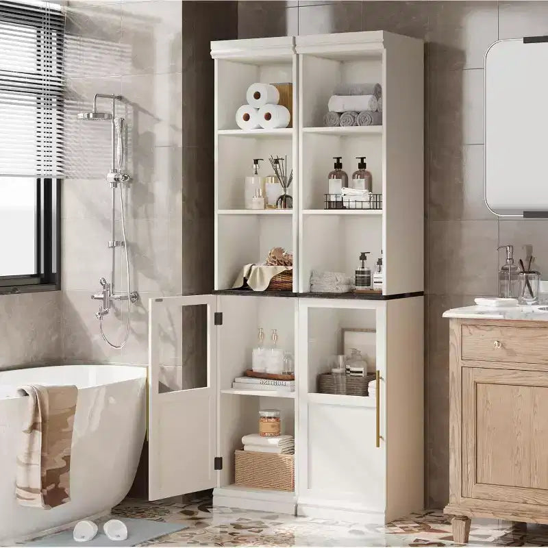 Mobile bagno slim con ante e ripiani aperti, ideale per spazi compatti. Questo mobile alto e stretto da terra è adatto anche per cucine