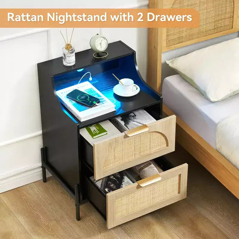 2er-Set Nachttisch aus Holz und Rattan - Beistelltisch mit Ladestation, LED-Lichtern, USB-Anschlüssen & Steckdosen, modern für Schlafzimmer, Wohnzimmer