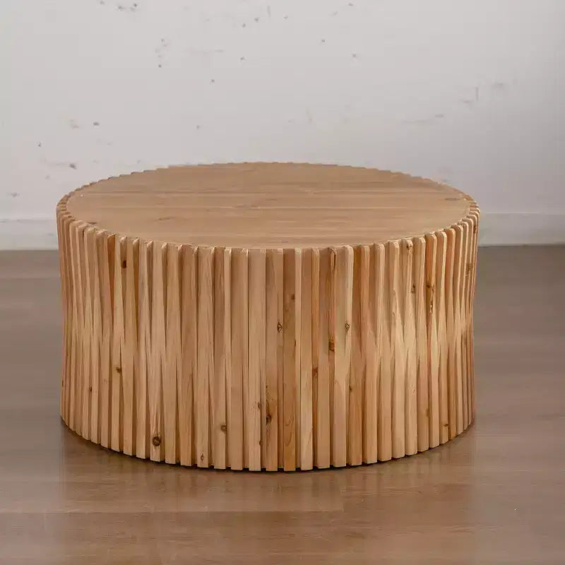 Ronde houten salontafel, boomstamstijl bijzettafel met verticaal textuurontwerp, cilindrische accenttafel voor thuis
