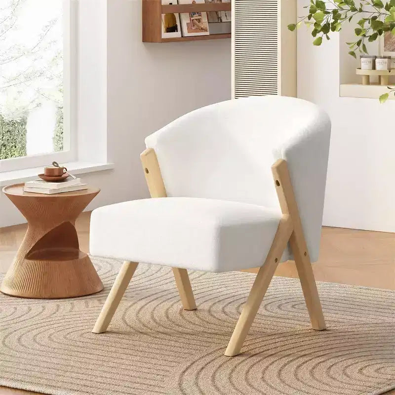 Moderne minimalistische accentstoel met witte bekleding en houten frame, comfortabele loungestoel voor woonkamer, slaapkamer, thuiswerkplek of café